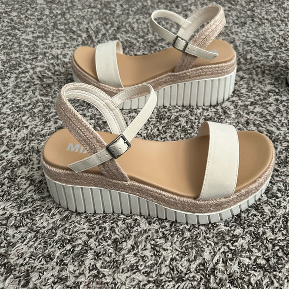 Shoe Bundle - Picture 10 of 12